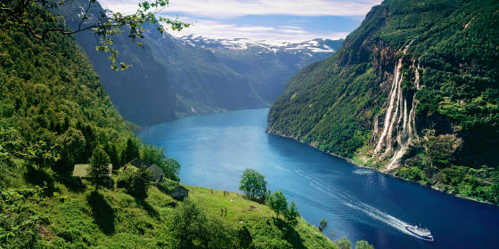 unesco-geirangerfjord-skagefla-waterfall-2-1_6cc6a64a-a204-432e-8753-01ef2080f24e